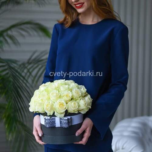 31 белая роза  в шляпной коробке  
